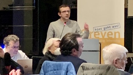 Fraktionssprecher Thomas Hudalla bei der Haushaltsrede in Greven